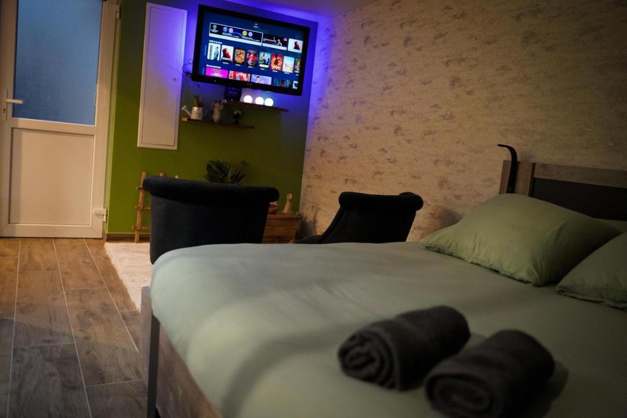 Apartamento Nuit De La Sagesse "Jacuzzi Terrasse Et Parking Prive" Ruan Exterior foto