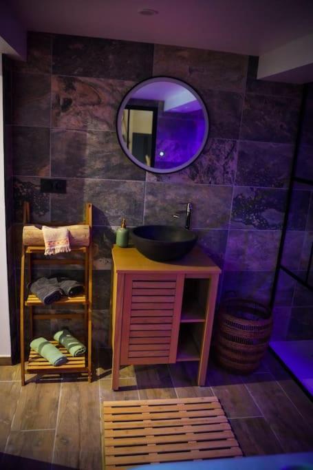 Apartamento Nuit De La Sagesse "Jacuzzi Terrasse Et Parking Prive" Ruan Exterior foto