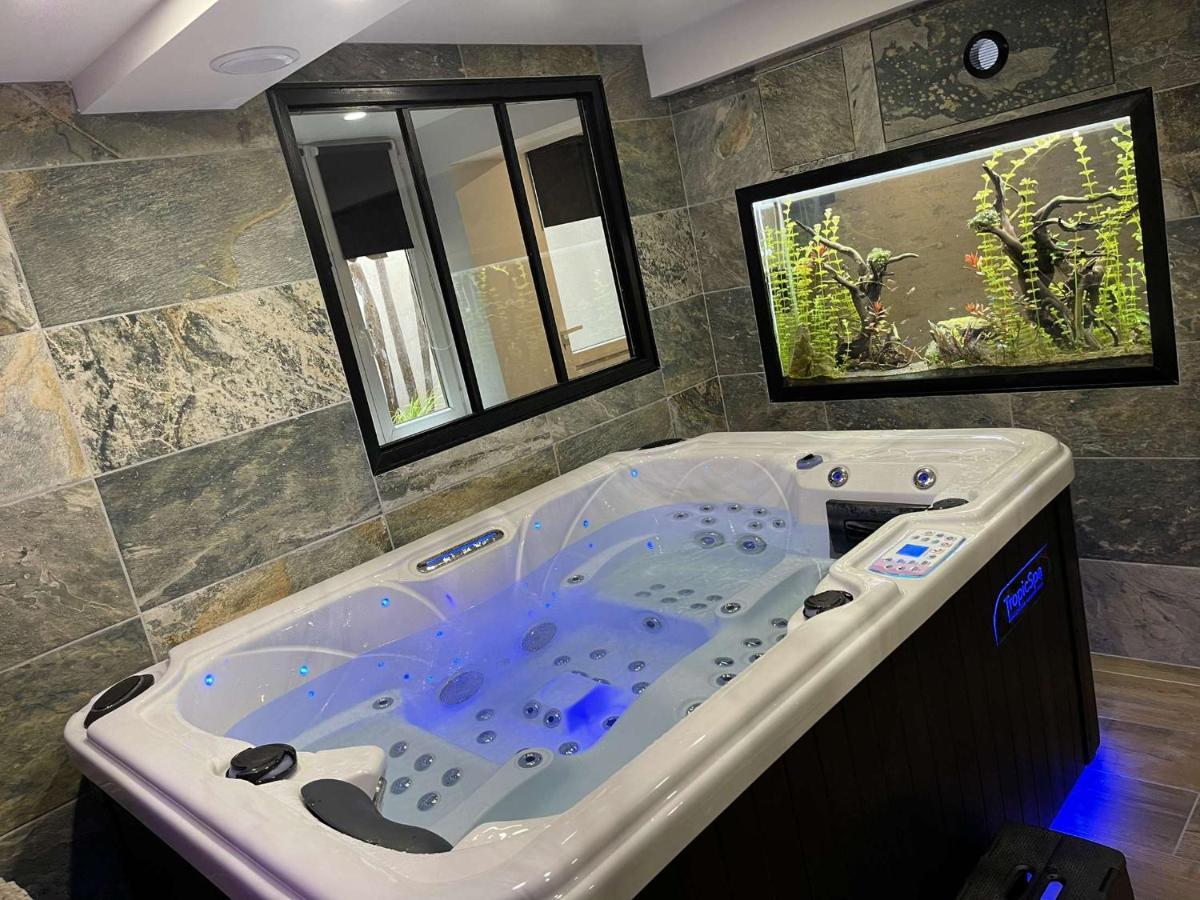 Apartamento Nuit De La Sagesse "Jacuzzi Terrasse Et Parking Prive" Ruan Exterior foto